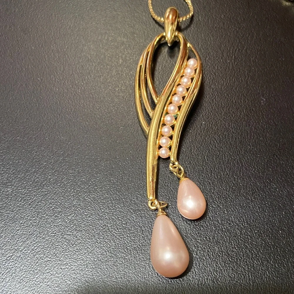 Vintage 30” Gold and Pink Pearl Pendant Necklace